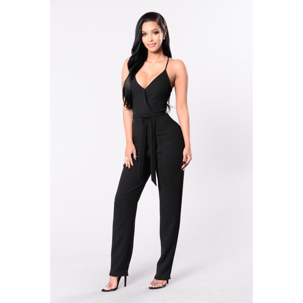 💣🖤 black jumpsuit from fashion nova 🖤💣